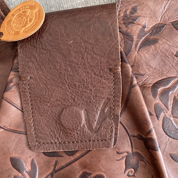 Vélez Brown Genuine Lather Boho Shoulder Bag - Picture 5 of 13